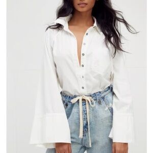 Free People top we the free white cotton NWT XS S M long‎ bell sleeve button up